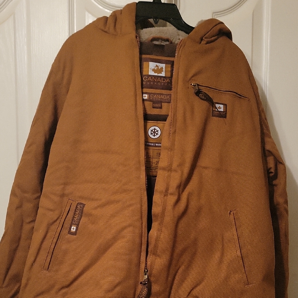 Performance Jacket in Tan